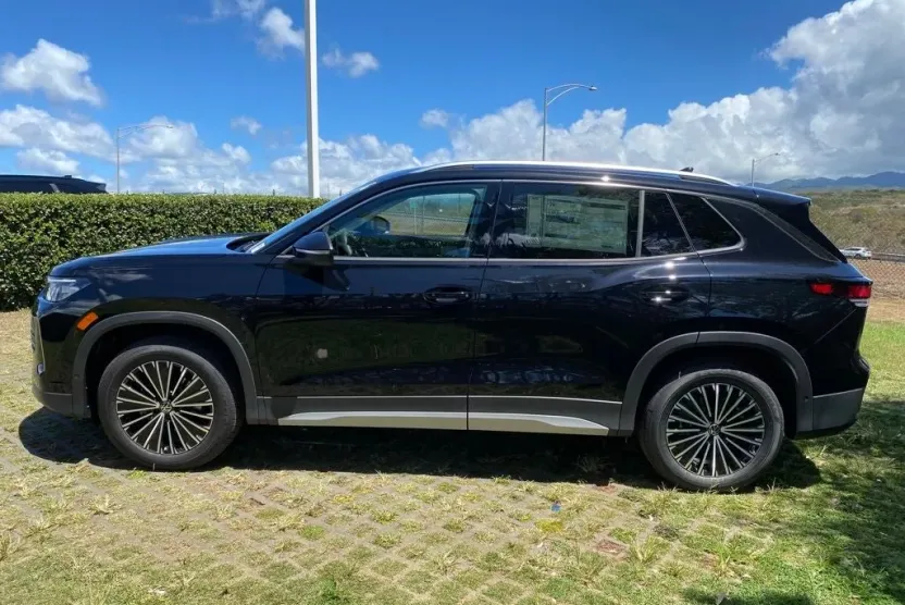 2025 Volkswagen Tiguan S photo 1