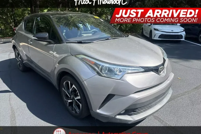 2019 Toyota C-HR Limited photo 1
