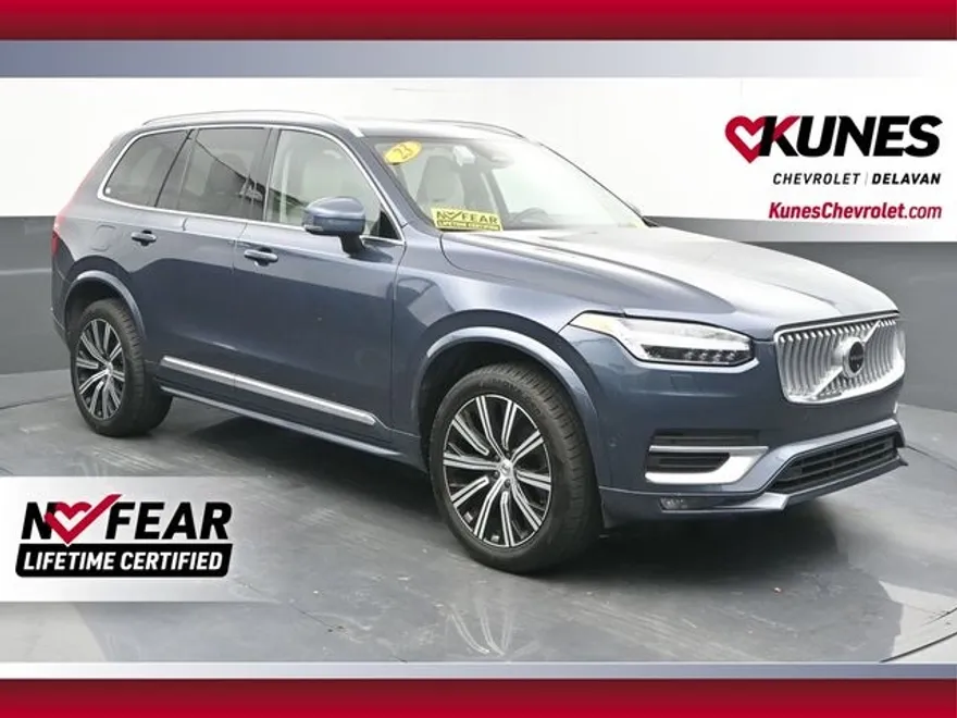 2023 Volvo XC90 Plus photo 1
