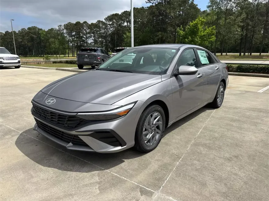 2025 Hyundai Elantra Hybrid photo 1