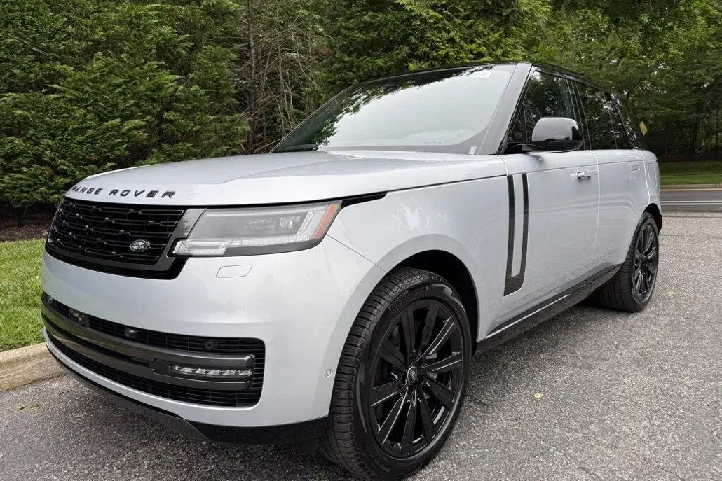 2025 Land Rover Range Rover SE photo 1