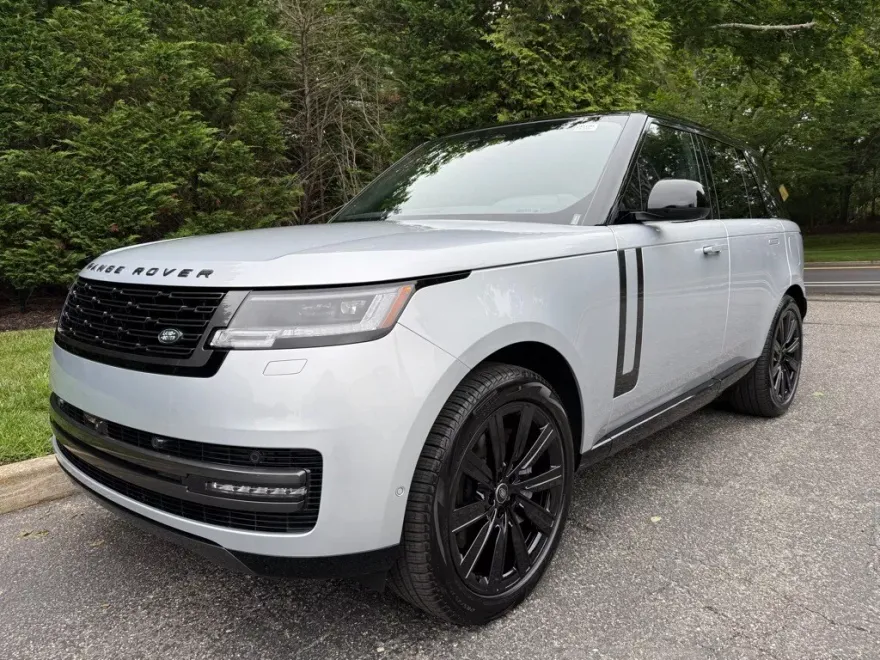 2025 Land Rover Range Rover SE photo 1