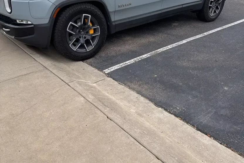 2023 Rivian R1T Adventure photo 1