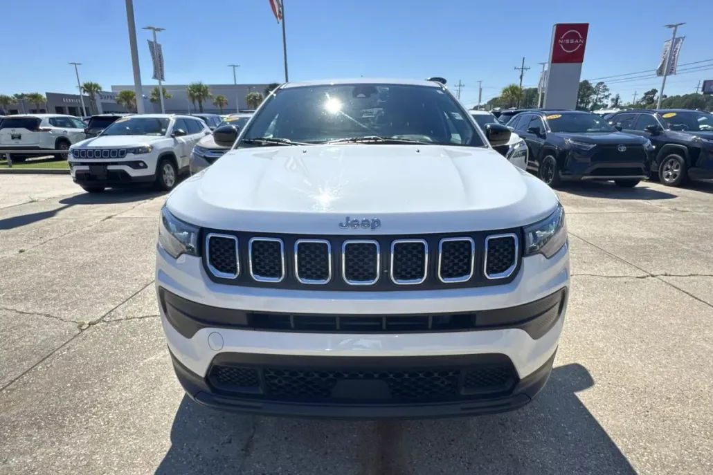 2023 Jeep Compass Sport photo 1