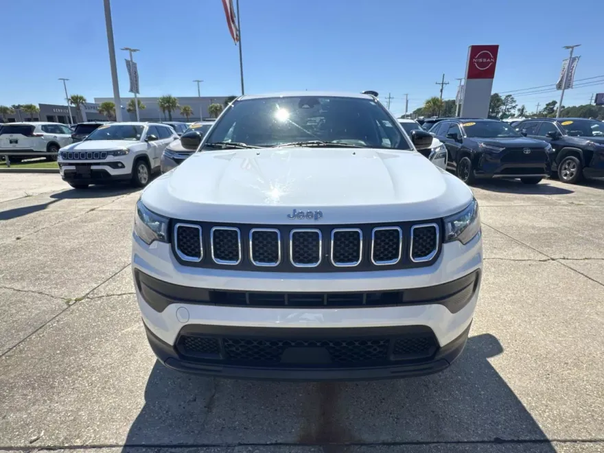 2023 Jeep Compass Sport photo 1