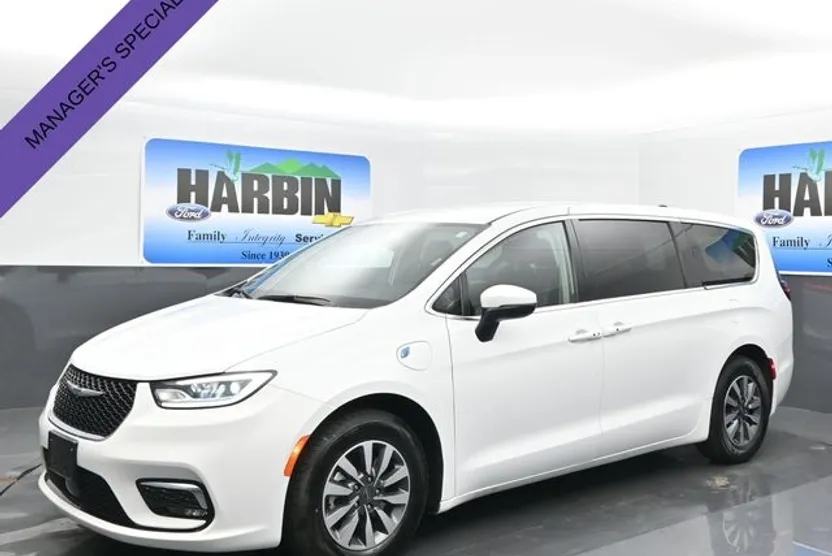 2023 Chrysler Pacifica Hybrid Touring L photo 1