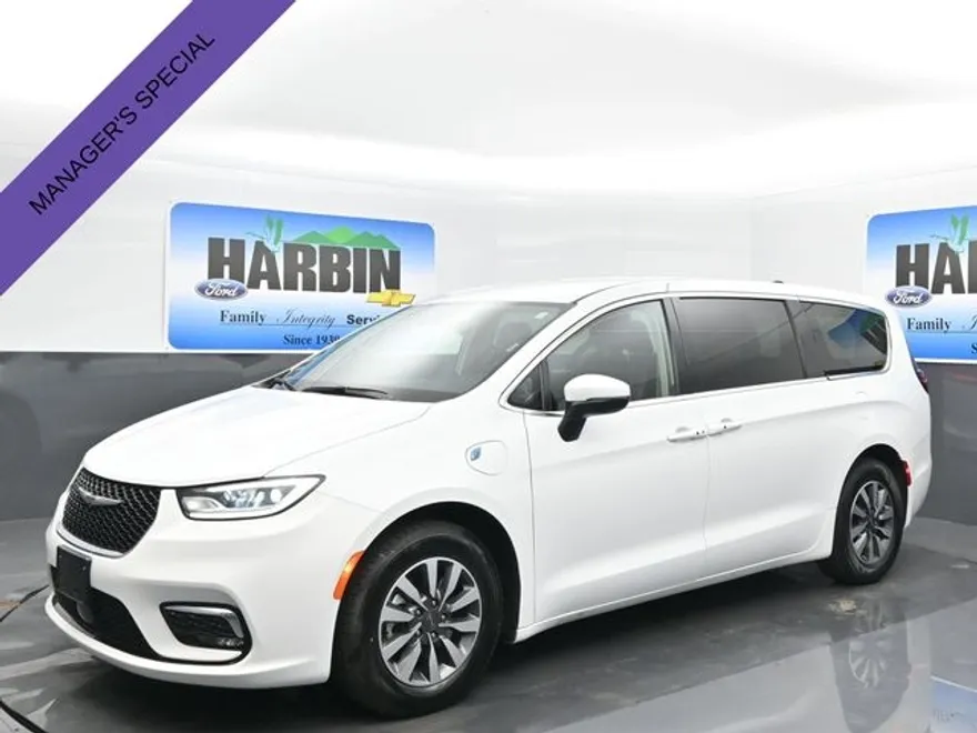 2023 Chrysler Pacifica Hybrid Touring L photo 1