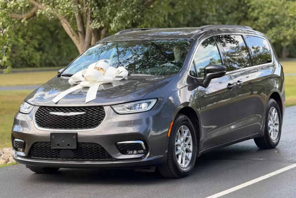 2022 Chrysler Pacifica Touring L photo 1