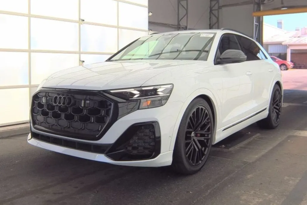 2024 Audi SQ8 Premium Plus photo 1