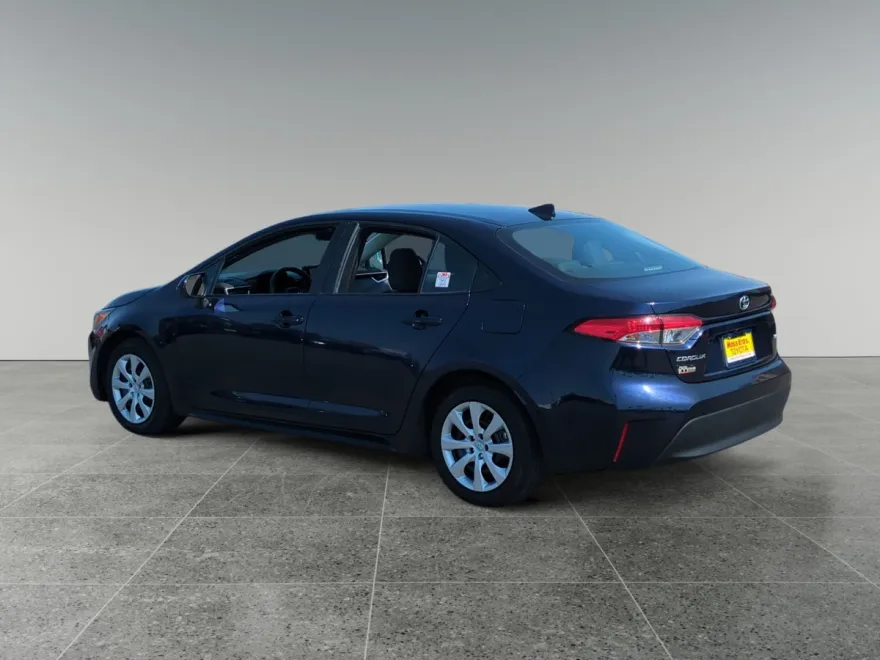 2023 Toyota Corolla LE photo 1