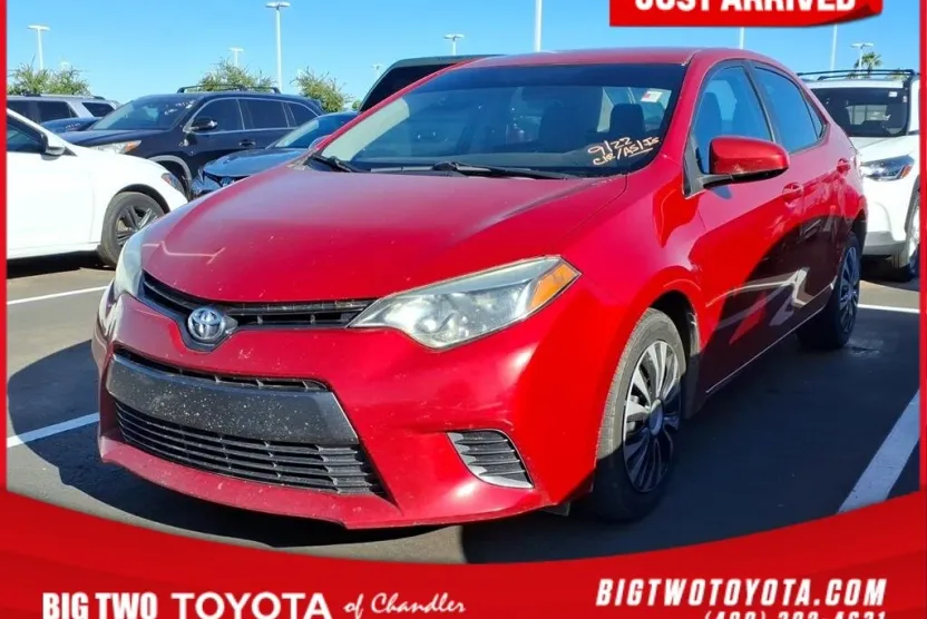 2016 Toyota Corolla LE photo 1