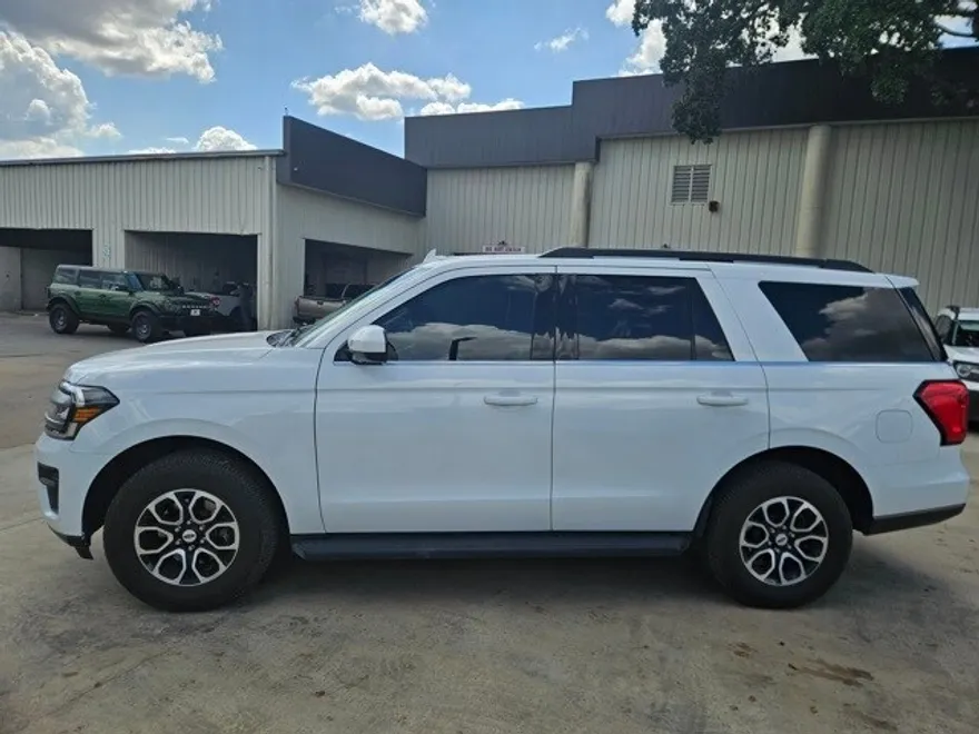 2023 Ford Expedition XLT photo 1