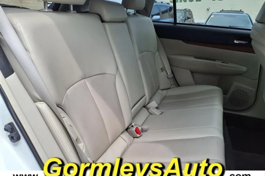 2014 Subaru Outback 2.5i Limited photo 1