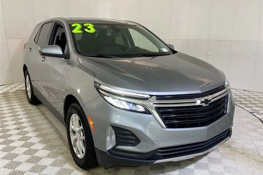 2023 Chevrolet Equinox LT photo 1