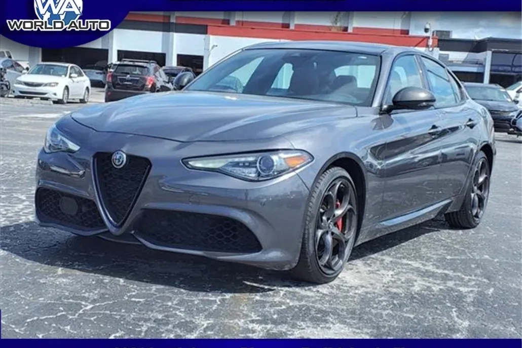 2020 Alfa Romeo Giulia Ti Sport photo 1