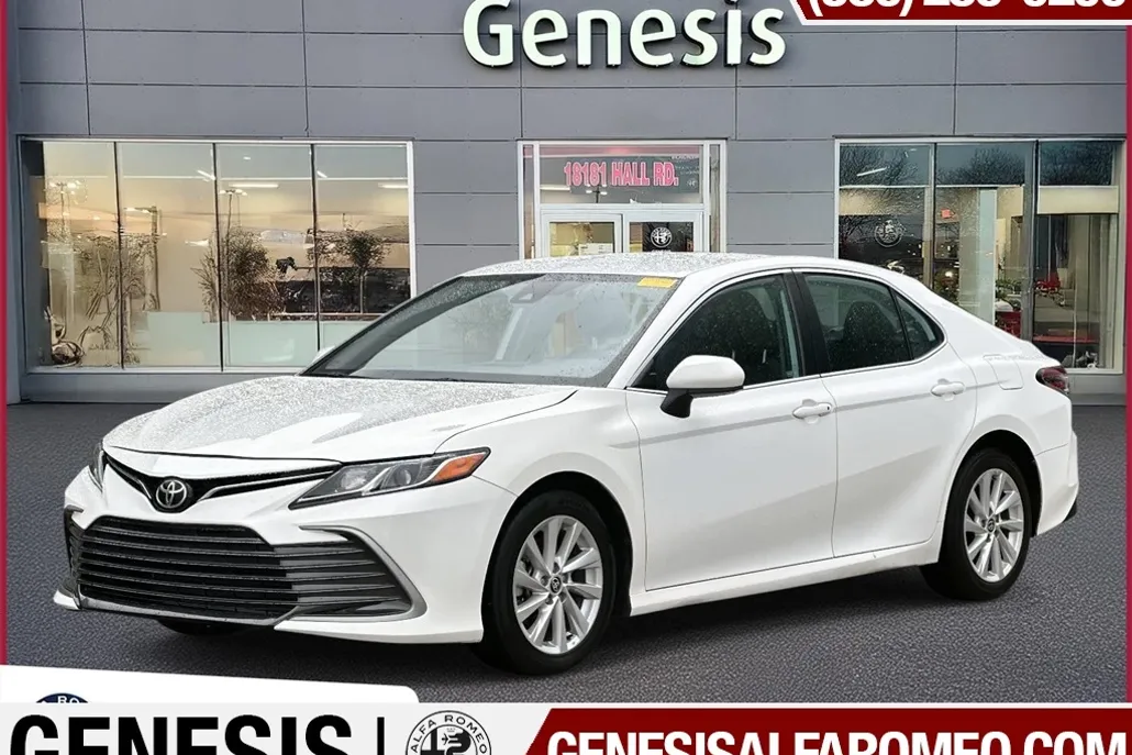 2023 Toyota Camry LE photo 1
