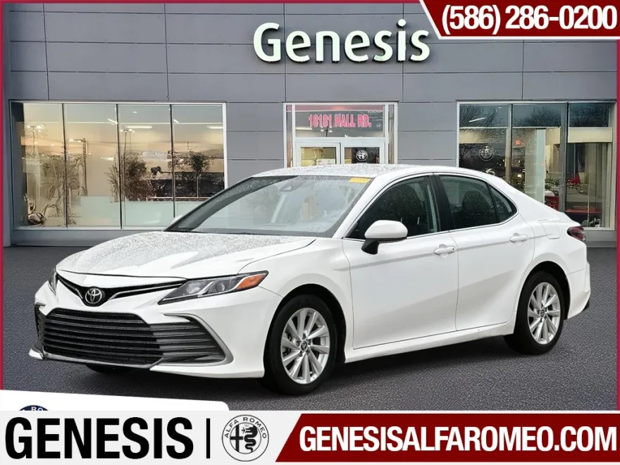 2023 Toyota Camry LE photo 1