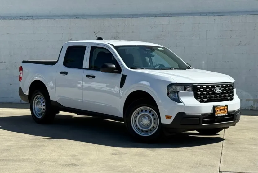 2025 Ford Maverick XL photo 1