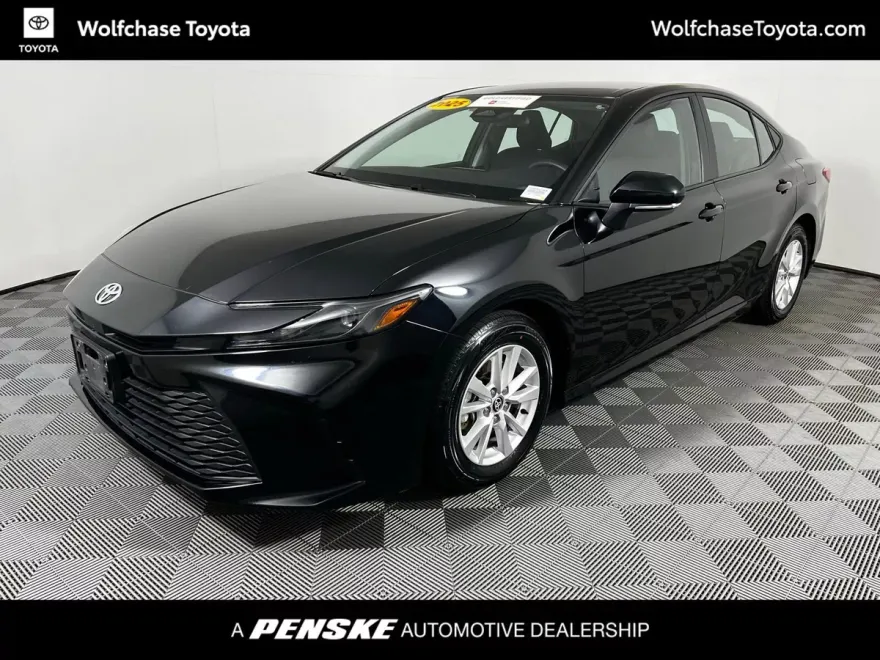 2025 Toyota Camry LE photo 1