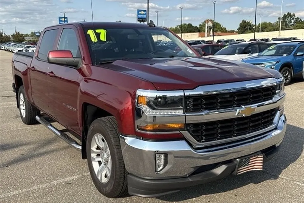 2017 Chevrolet Silverado 1500 LT photo 1