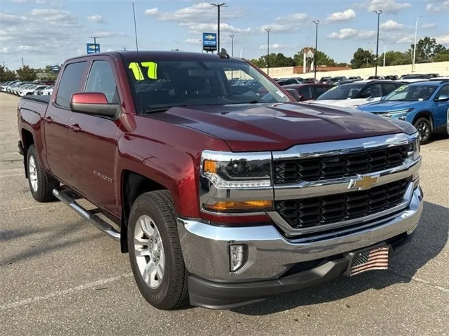 2017 Chevrolet Silverado 1500 LT photo 1
