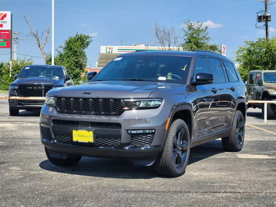2025 Jeep Grand Cherokee Limited photo 1