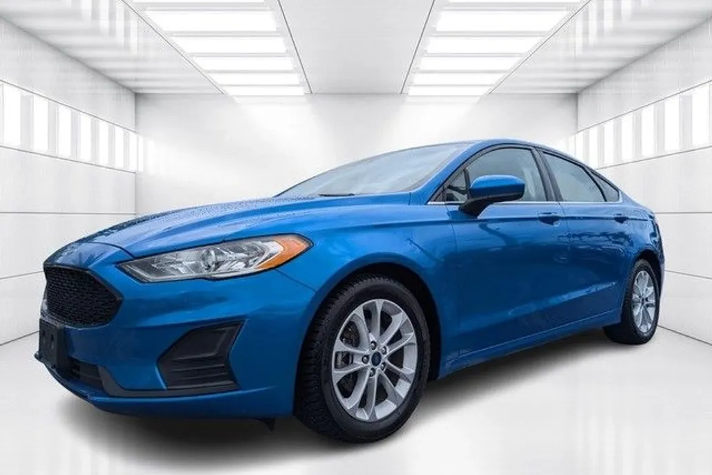 2020 Ford Fusion SE photo 1