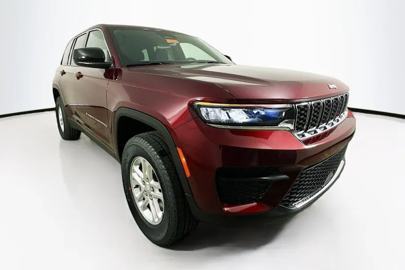 2025 Jeep Grand Cherokee Laredo photo 1