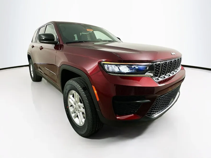 2025 Jeep Grand Cherokee Laredo photo 1