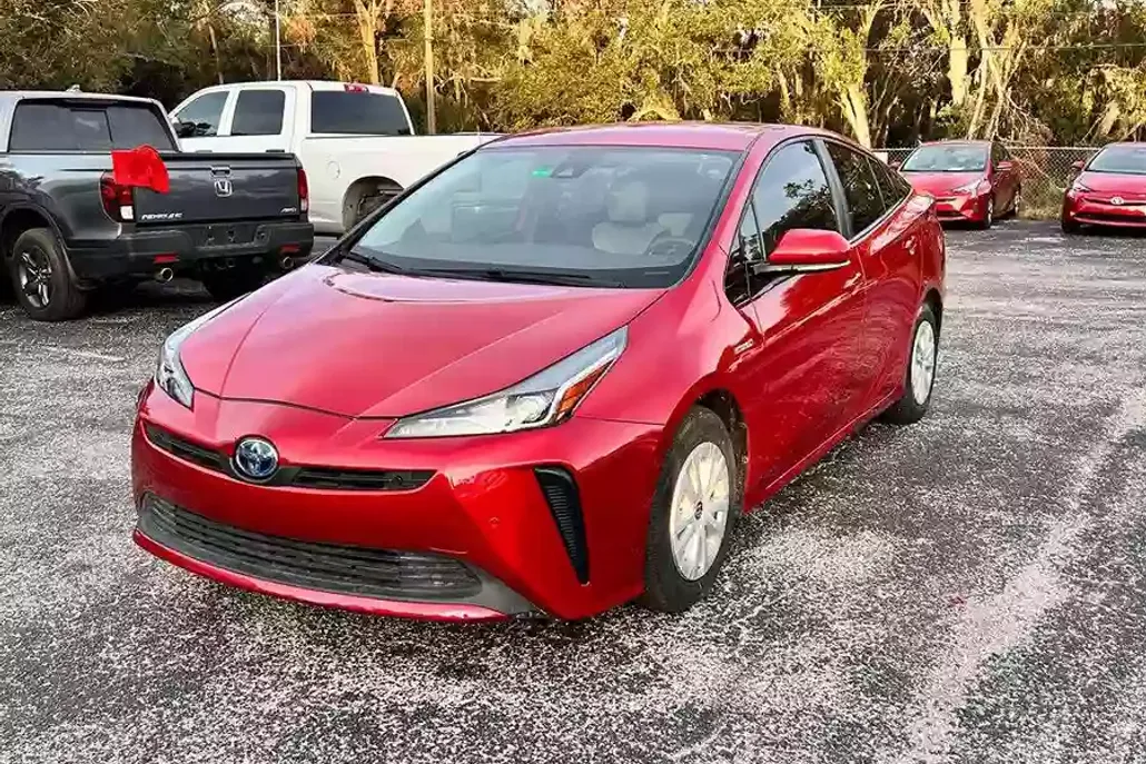2020 Toyota Prius LE photo 1