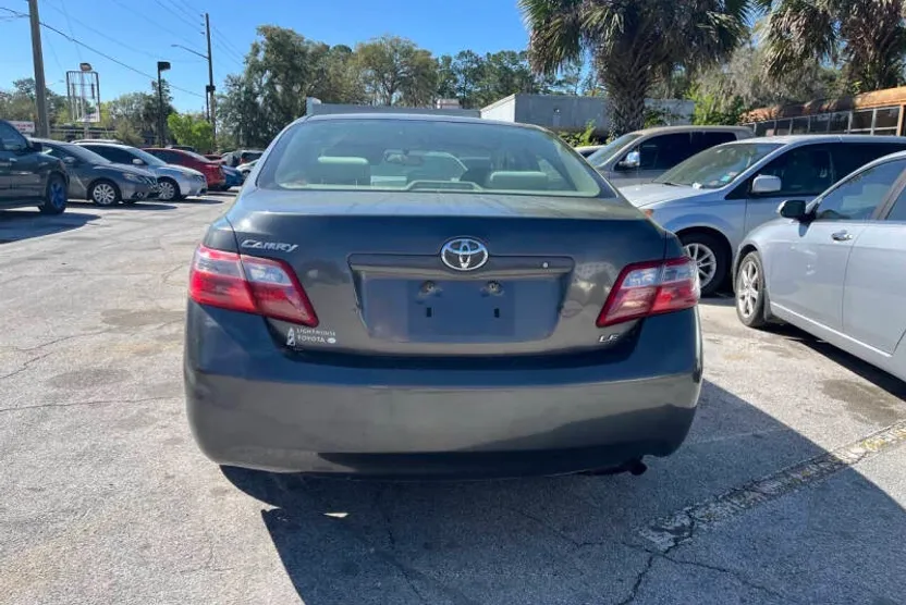 2007 Toyota Camry LE photo 1