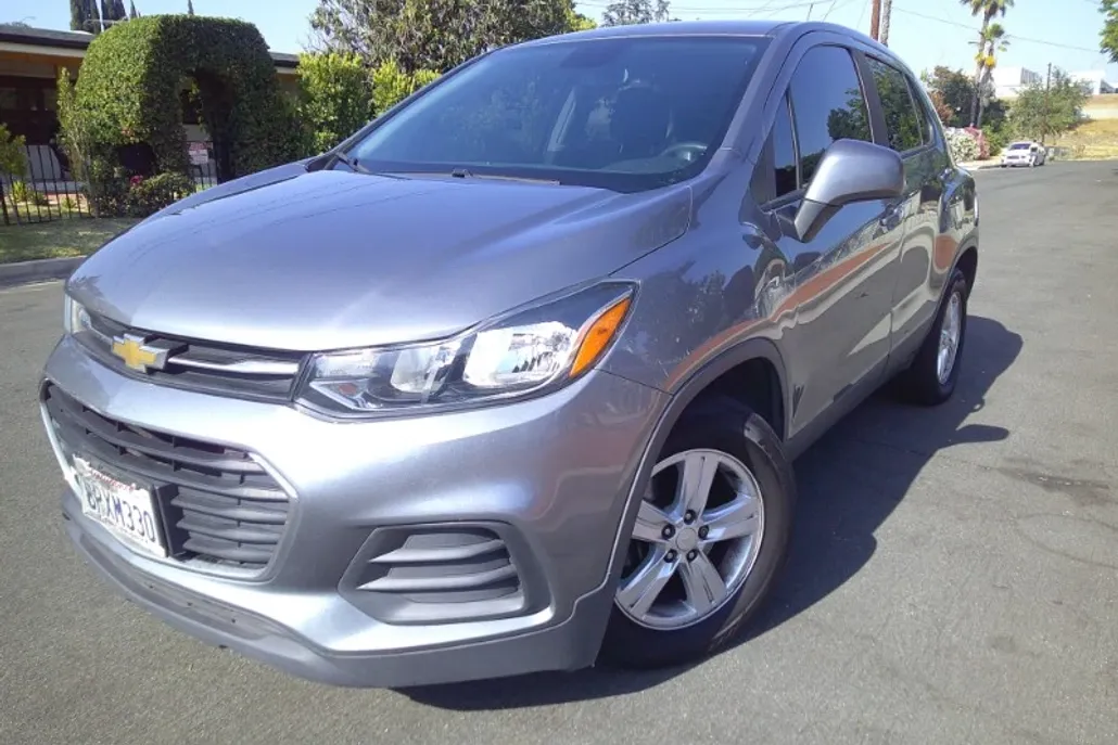 2020 Chevrolet Trax LS photo 1