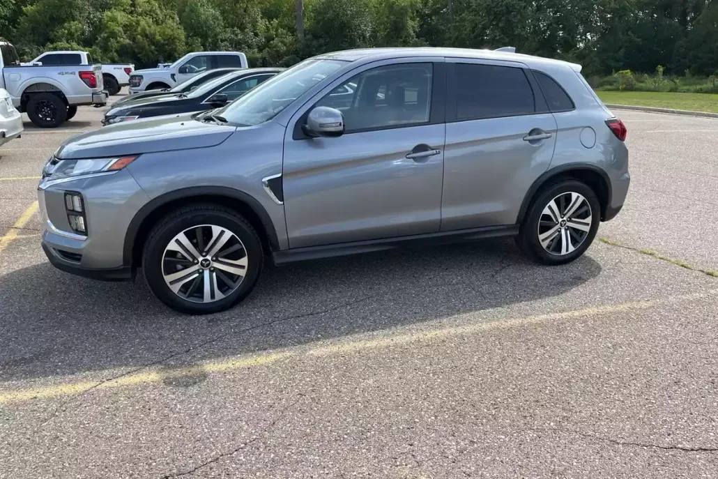 2024 Mitsubishi Outlander Sport ES photo 1