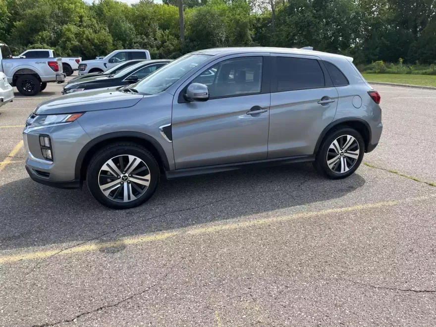 2024 Mitsubishi Outlander Sport ES photo 1