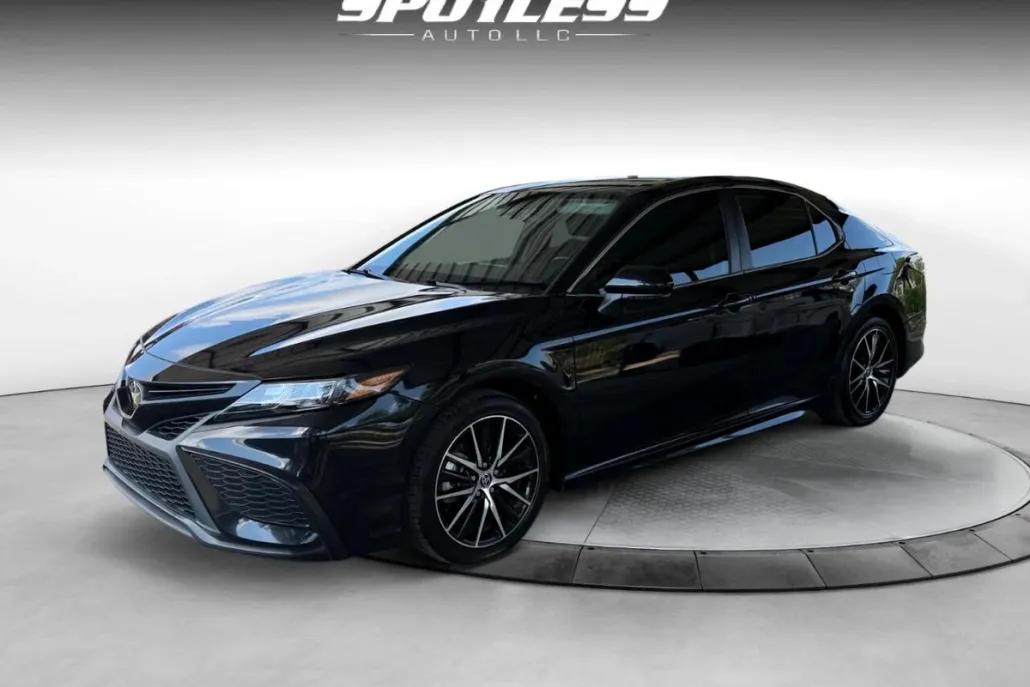 2023 Toyota Camry SE photo 1