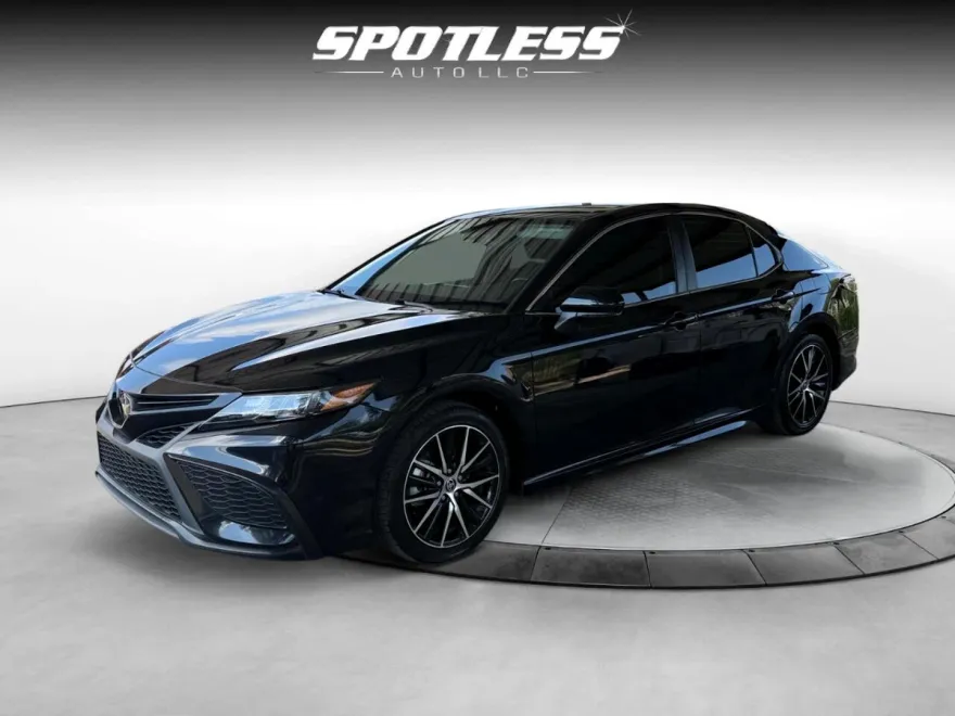 2023 Toyota Camry SE photo 1