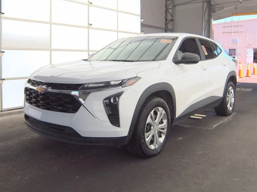 2024 Chevrolet Trax LS photo 1