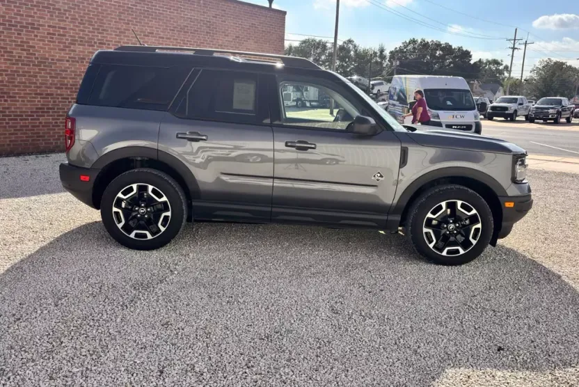 2021 Ford Bronco Sport Outer Banks photo 1