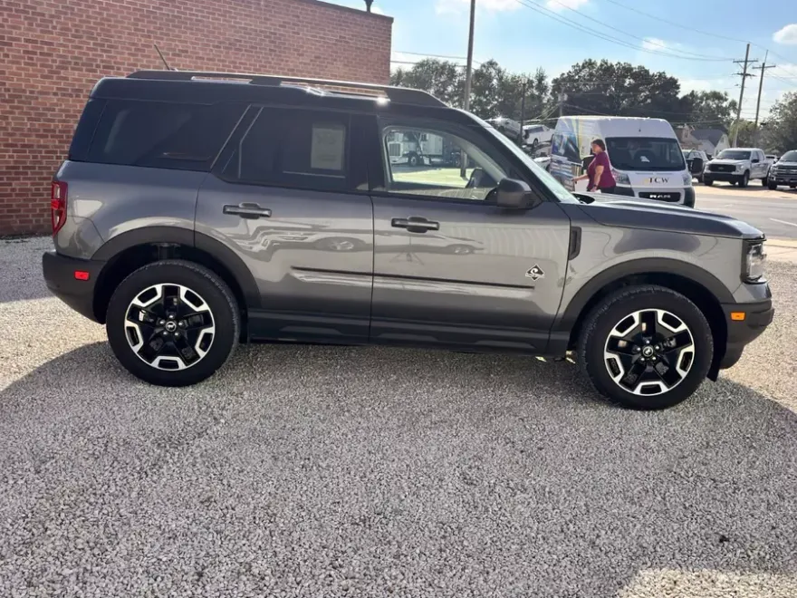 2021 Ford Bronco Sport Outer Banks photo 1
