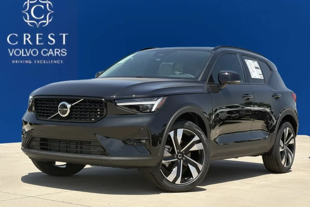 2025 Volvo XC40 Plus photo 1