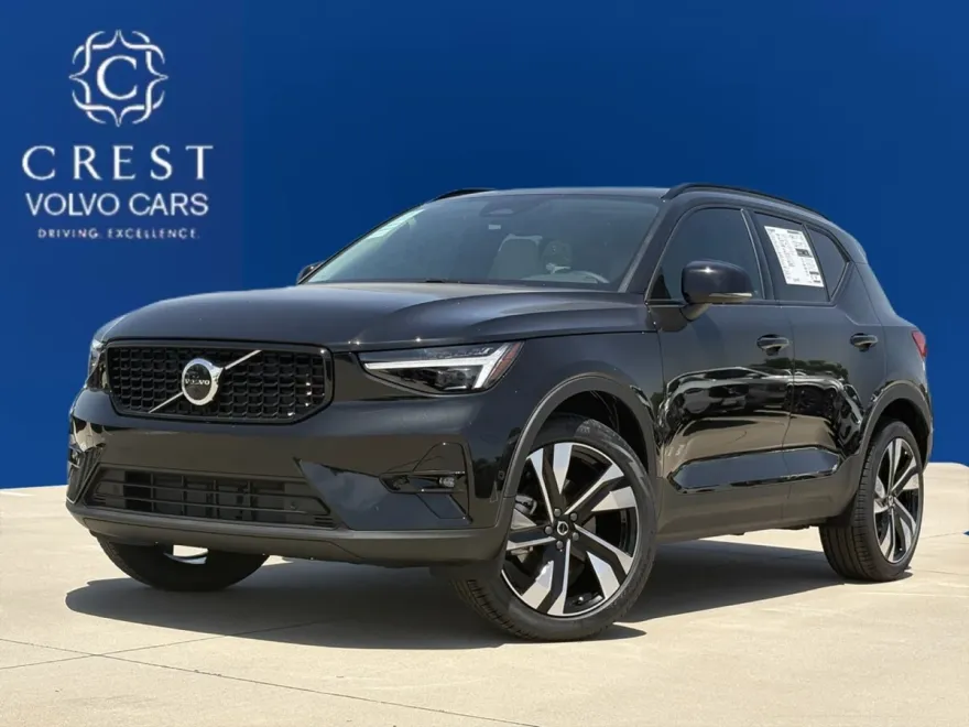 2025 Volvo XC40 Plus photo 1
