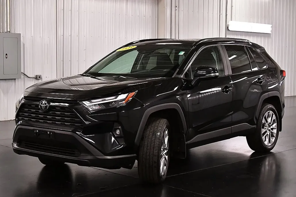 2023 Toyota RAV4 XLE Premium photo 1