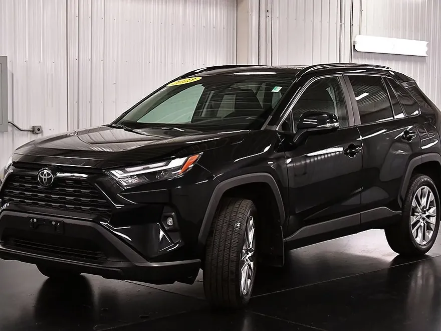 2023 Toyota RAV4 XLE Premium photo 1