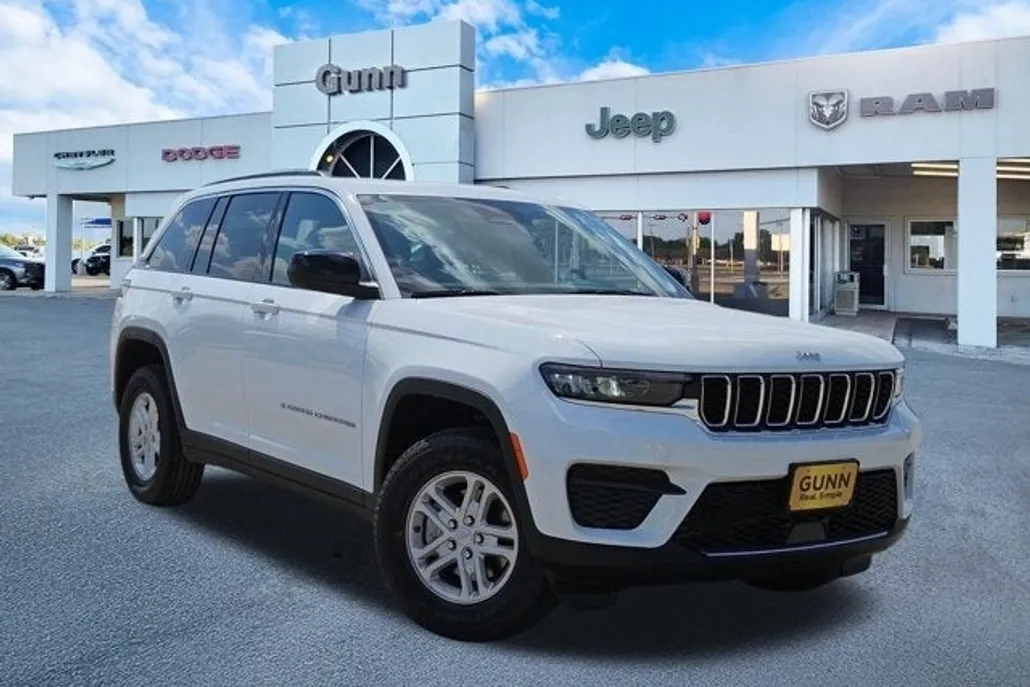 2024 Jeep Grand Cherokee Laredo A photo 1