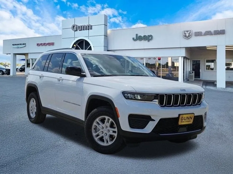 2024 Jeep Grand Cherokee Laredo A photo 1