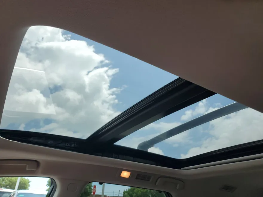 2024 Nissan Pathfinder Platinum photo 1