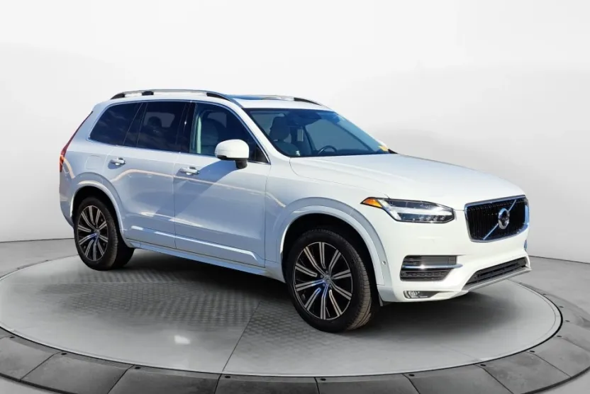 2018 Volvo XC90 T5 Momentum photo 1