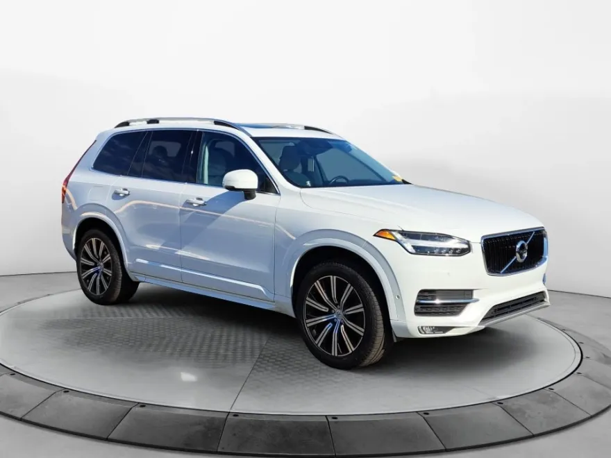 2018 Volvo XC90 T5 Momentum photo 1