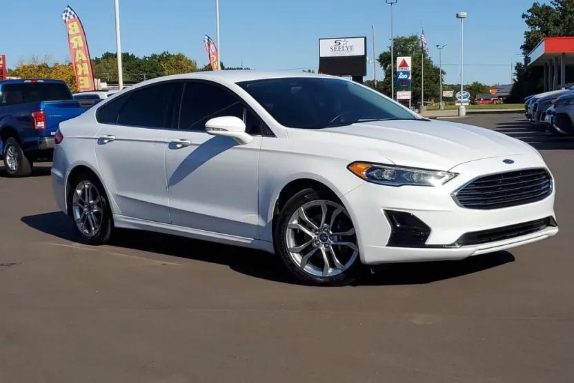 2020 Ford Fusion SEL photo 1