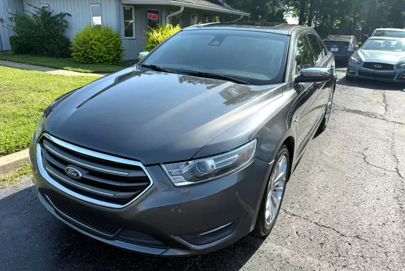 2017 Ford Taurus Limited photo 1